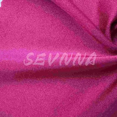 Actualizar a tejidos de nylon reciclados para la producción sostenible de ropa