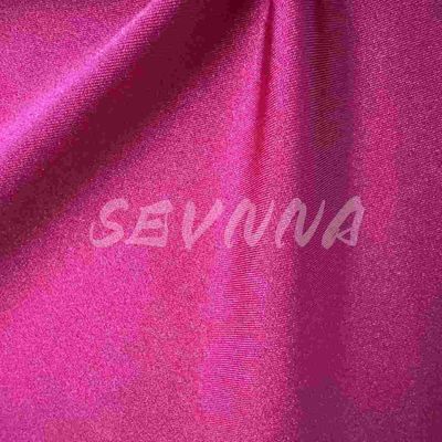Actualizar a tejidos de nylon reciclados para la producción sostenible de ropa