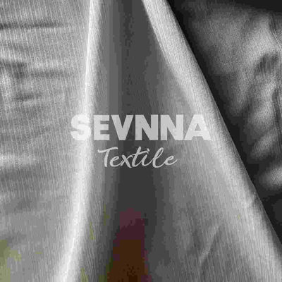 Venga verde con tejido ecológico de trajes de baño para una producción sostenible de trajes de baño