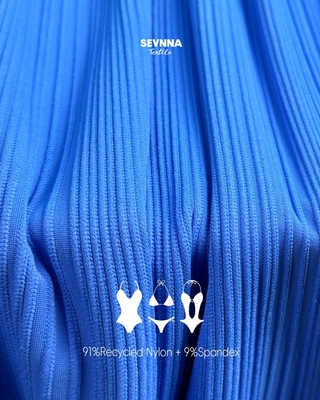 Tejidos con textura azul para trajes de baño de alto rendimiento y de moda